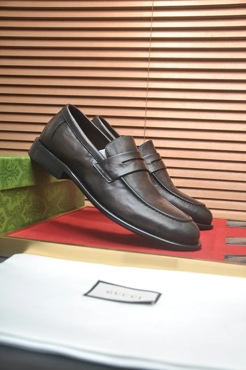 Men's shoes 💰580💶 Brand: GUCCI (Gucci) Standard code: Men's code 38/44 (45 can be customized) Grade: Same as the official website Original quality Material: Original cowhide Water-dyed cowhide lining Original rubber outsole Style category: Men's fashionable casual leather shoes Distinguished big-name luxury elements Top luxury Color: Actual picture